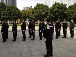 國(guó)盾特衛(wèi)佛山保安公司擁有一支高素質(zhì)的安保團(tuán)隊(duì)