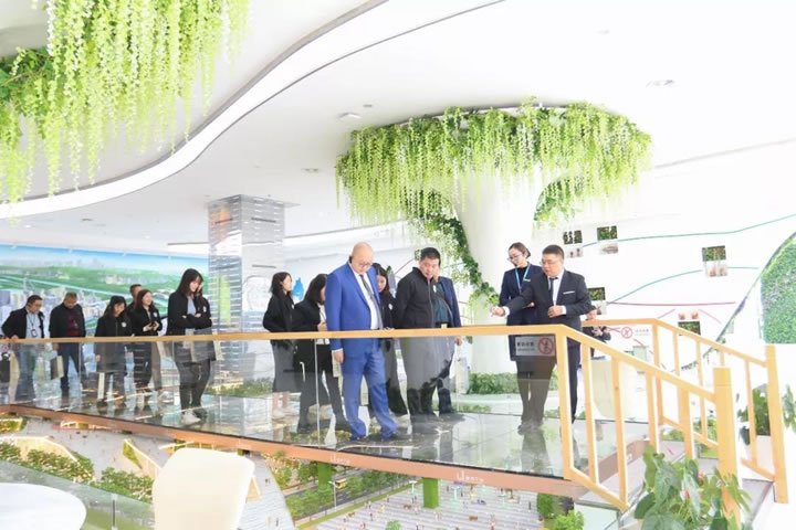 參觀城市三水未來館架空廣場沙盤